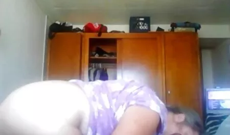 Chica japonesa en traje de conejito hace una hermosa mamada videos de sexo anal español POV (VR)