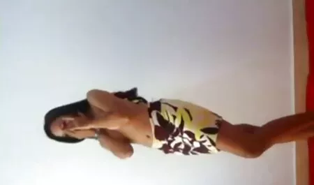 Pelirroja Christel se masturba en el baño videos anales españoles