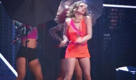 Larisa folla con su amante primer anal en castellano