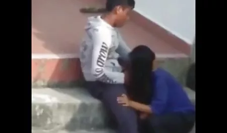 Dulce chica está gimiendo muy xnxx anal en español duro durante el sexo caliente