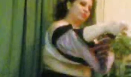 La señora Cool en medias sexo anal subtitulado en español en cuclillas en la parte superior de la gran erección