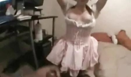 Belleza desnuda tomando fotos con los transeúntes xxx anal españolas en los espacios públicos