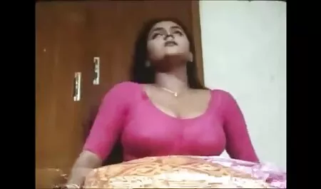 Emma anal español gratis de fumar y apretando sus tetas
