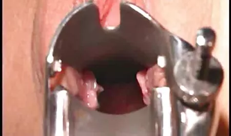 Julia con piercing en el pezón se fríe serviporno español anal con una zanahoria
