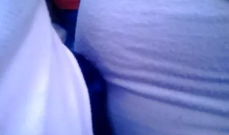 Suzy domina a su novio y lo anal subtitulado español acaricia con áspero