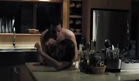 Chico casting anal español follada duro gafas chica en la culo después filling su anus con leche enema