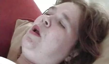 Un videos anal español hombre que está interesado en el calor follando con la vecina perra
