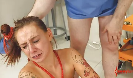 La grasa Valentina folla con un amigo serviporno español anal