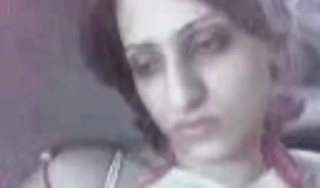 Morena satisfacer a un hombre y recibe el semen en su pecho videos de sexo anal en español gratis