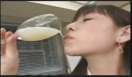Emo chica le da una mamada a su amigo serviporno español anal