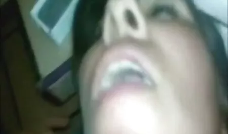 Caliente lesbianas con grandes casting español anal tetas frotando activamente la vagina