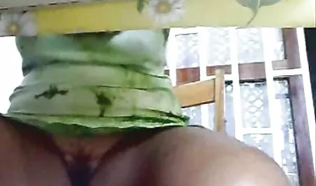 Tatuado Perra anal sex español muestra la vagina en la webcam