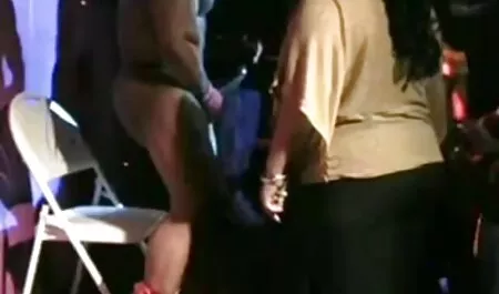 Estos pedos calientes gimiendo rubia en dos agujeros primer anal en castellano a la vez